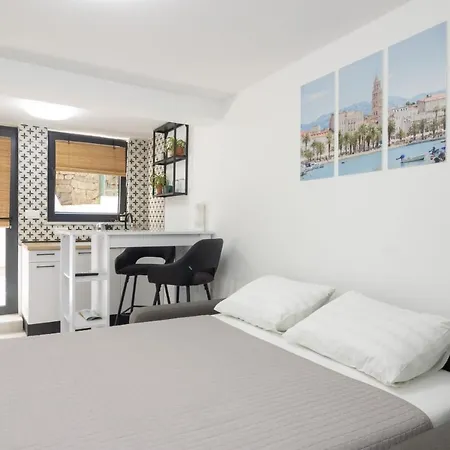 Tina In Centar With Parking 公寓 *