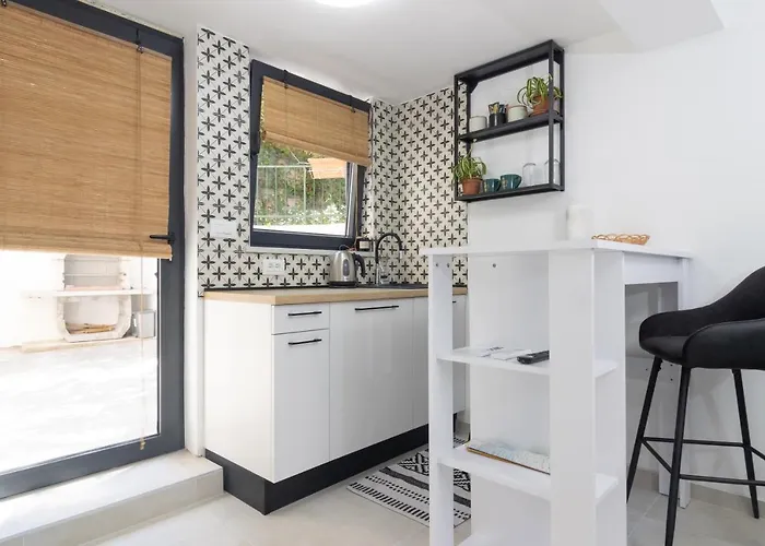 Tina In Centar With Parking Apartment